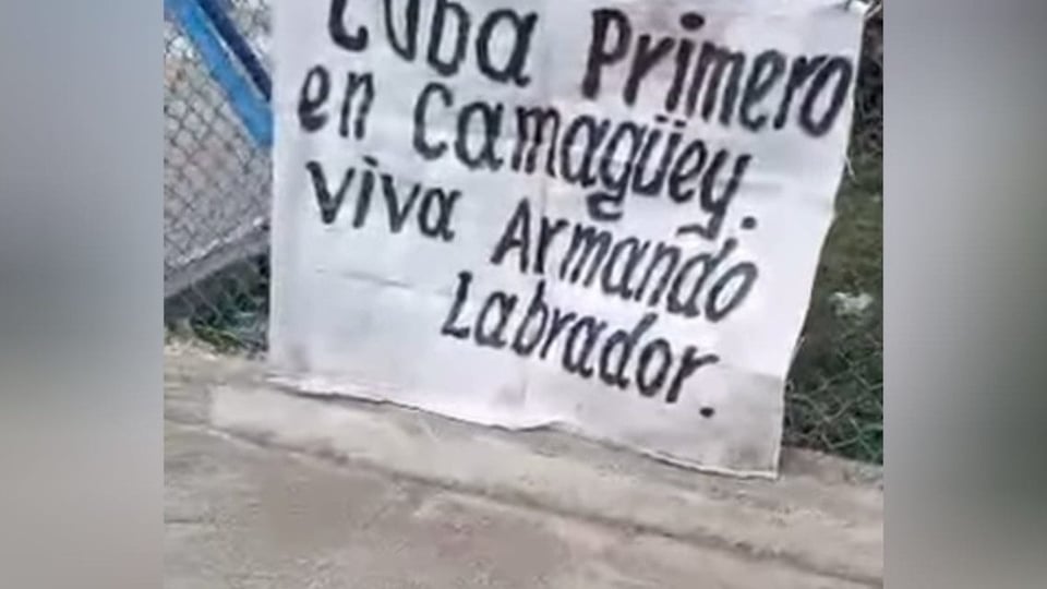 ¡Tremendo bochinche en Camagüey! ¿Un cartelazo que le saca los colores al gobierno?