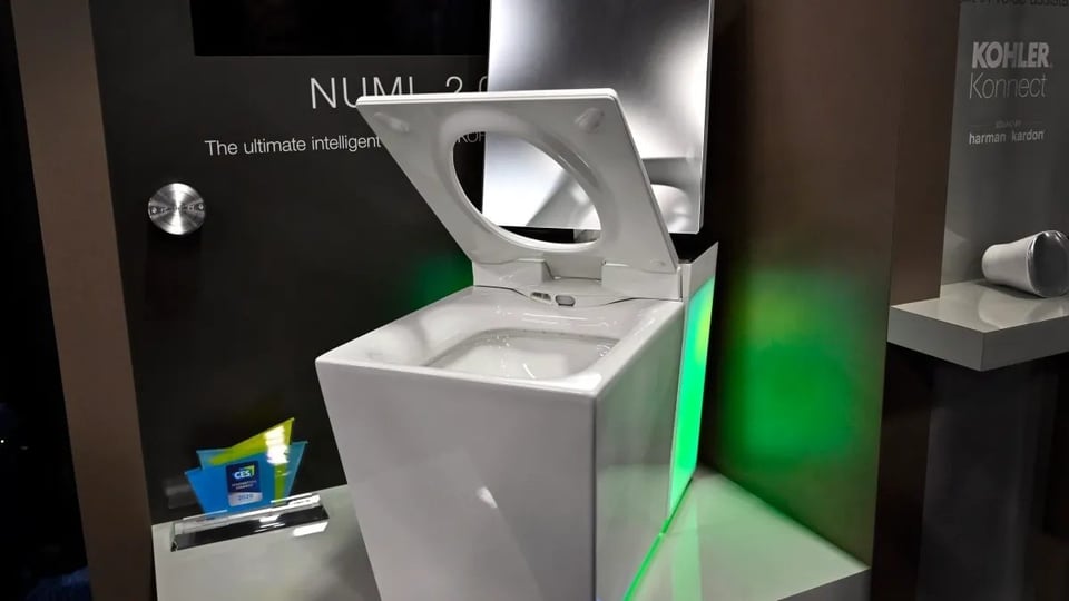 Cae empleado en Miami por robar más de 400 inodoros inteligentes