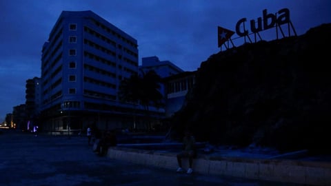 La Habana se sume en apagones de más de 14 horas por crisis eléctrica