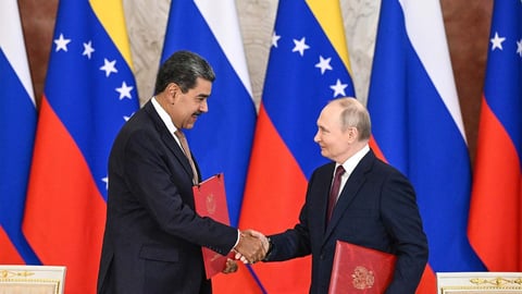 ¿¡Candela! ¿¡A Maduro lo viraron los de adentro!? Rusia suelta el chisme gordo
