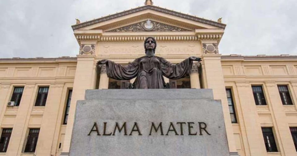 ¡Plazas pa' todo el mundo en la U! Pero ojo con los exámenes, que vienen con chivatazo.