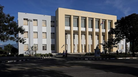 Condenan a 12 años a trabajador por robo y sabotaje de combustible en hospital de Santiago de Cuba