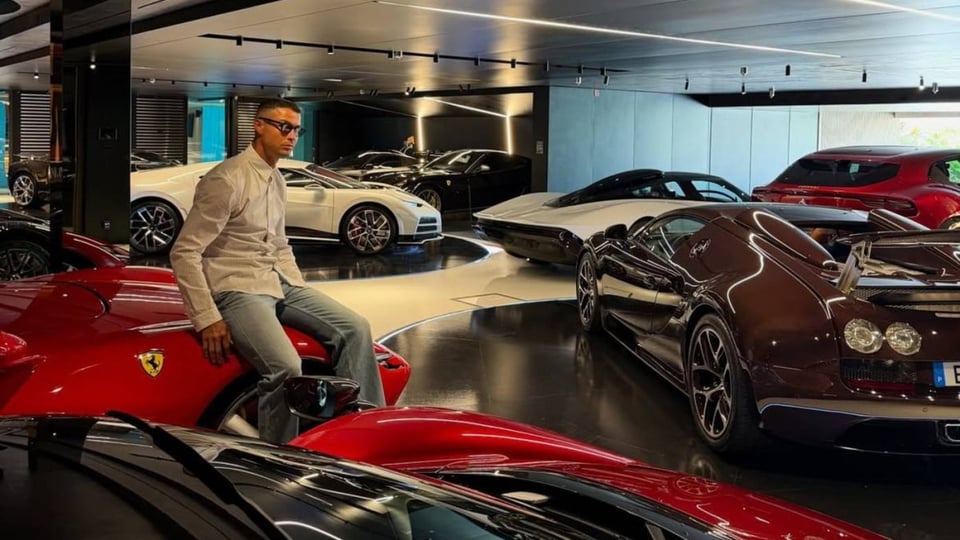 ¡Los Juguetes de Cr7! El Garaje Millonario de Cristiano Ronaldo que Te Dejará Boquiabierto