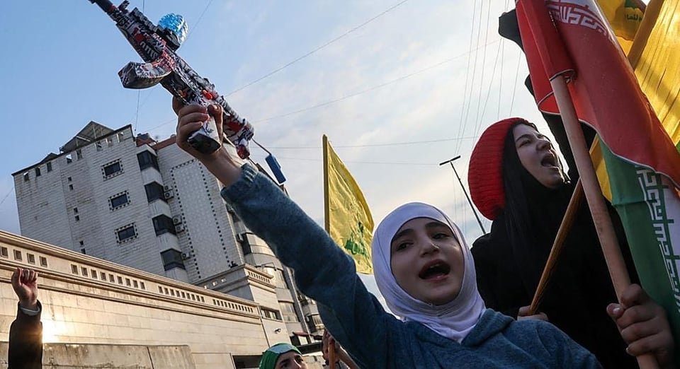 ¿Y tú qué?, ¡niños de 12 años pa’ la guerra en Irán!