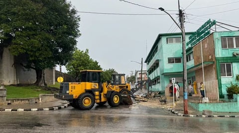 Lluvias Torrenciales Causan Derrumbe y Daños en Calle de Matanzas