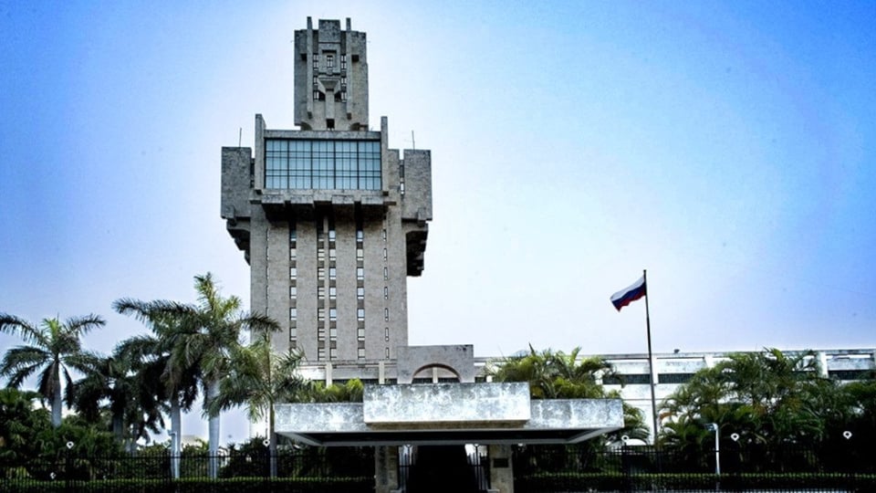 ¿En Dólares y en Efectivo? La Embajada Rusa en La Habana se Pone Picúa con las Tarifas Consulares