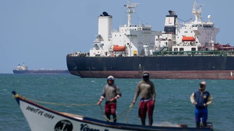 EE.UU. persigue un petrolero y dos millones de barriles de crudo venezolano