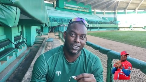 El Adiós Silencioso de Erly Casanova: De Héroe a Sancionado en el Béisbol Cubano