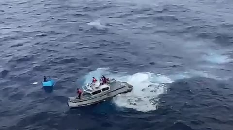 Dos Pescadores Sobreviven Cinco Días a la Deriva en una Nevera en México