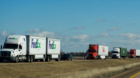 La Administración Trump Lanza Operativo contra Fraude en Transporte Carretero