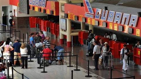 Cubanos: La crisis obliga a un éxodo forzado hacia América Latina