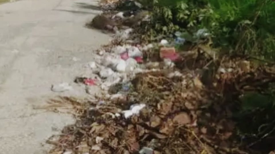 ¿Un Vertedero en la Carretera? Santa Clara se ahoga en Basura por Falta de Servicio