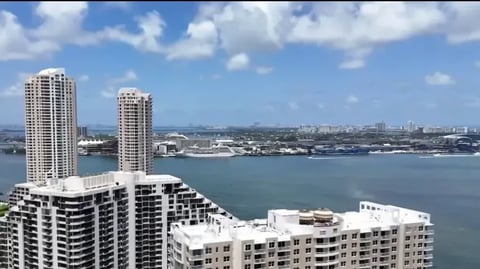 Miami-Dade Bloquea Permisos a Empresas Vinculadas al Ejército Cubano