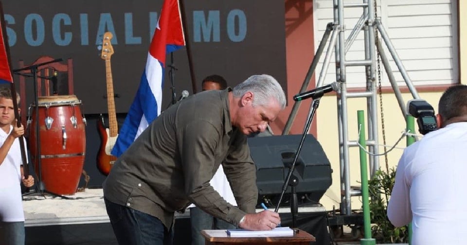 ¡Ojo al dato! ¿Te ponen a firmar o te meten preso? El bochinche de la recolección de firmas en Cuba