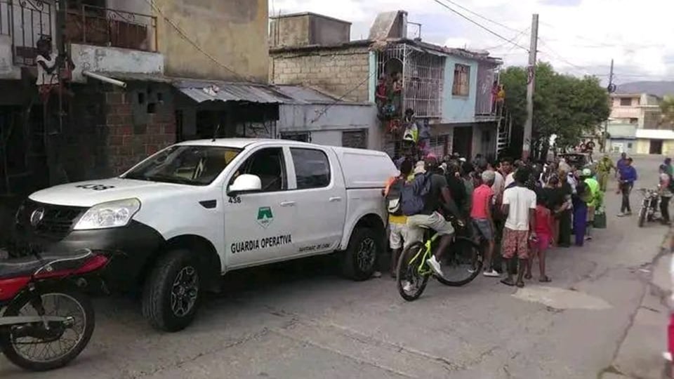 ¿Qué bochinche es este en Santiago? Hallan a un hombre muerto en su casa y la policía ya metió preso a los culpables