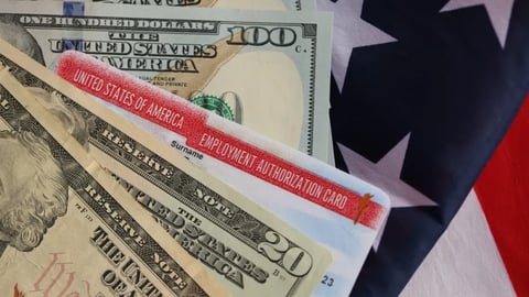 EE. UU. Inicia Cobro a Patrocinadores de Inmigrantes por Beneficios Públicos