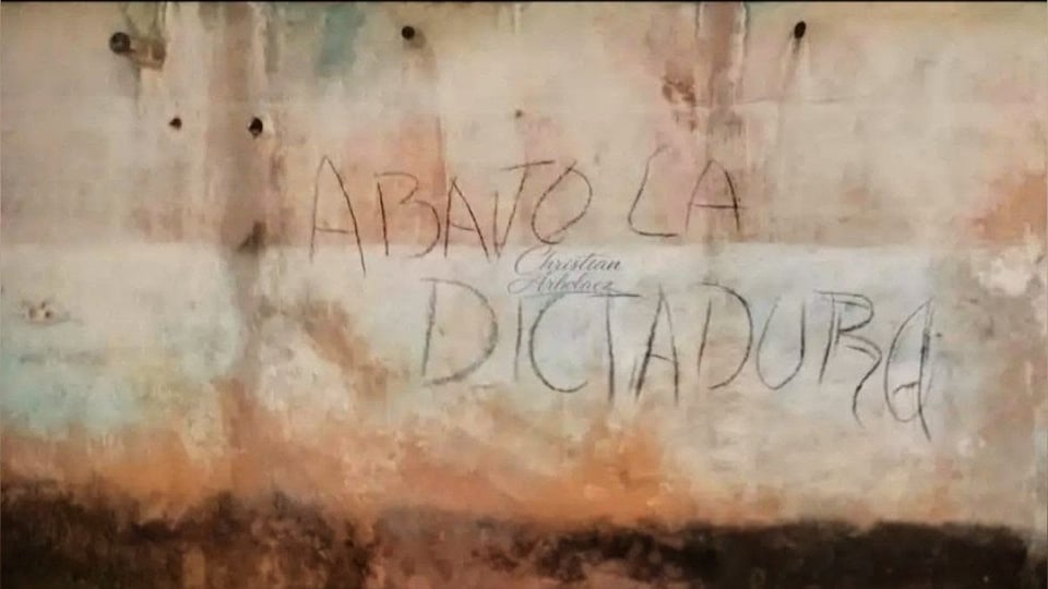 ¿Qué Le Pasó a Santa Marta? ¡Pintan Carteles Contra la "Dictadura"!