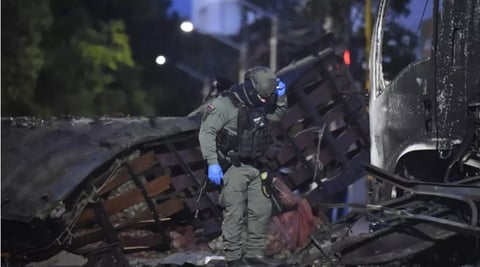 ¡BOMBAZO EN CÚCUTA! Camión Estalla Cerca de Policía Mientras Petro Chismea en Cuba