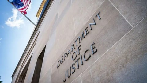 Multan a hondureña en EE.UU. con casi $700,000 por no irse tras orden de deportación