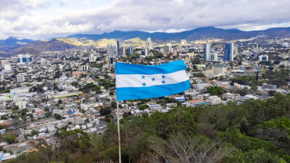 ¡Ay, qué relajo! ¡Cubanos 'fantasmas' cobrando sin trabajar en Honduras!