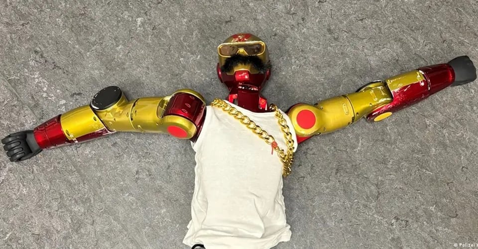 ¿Hasta dónde llega la maldad? ¡Robot tocapuertos en Alemania!
