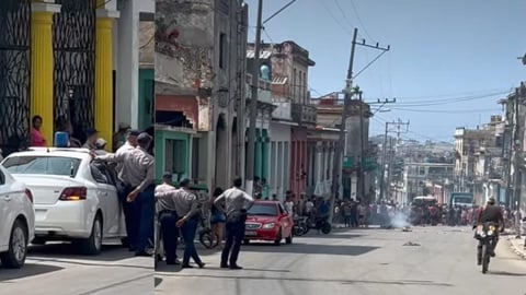 Residentes de Diez de Octubre protestan por cortes de luz y agua