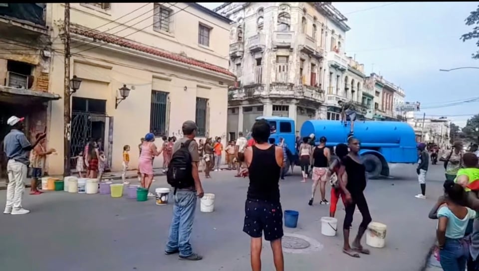 ¡Se acabó la paciencia en Egido! Vecinos trancan calle por agua que no llega