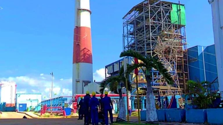 Cuba Sufre Apagones Largos por Plantas Rotas y Falta de Combustible
