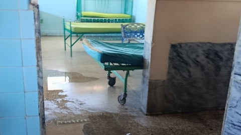 ¡Ay, mi madre! ¿Niños respirando tufo en sala de hospital? ¡Qué bochorno!