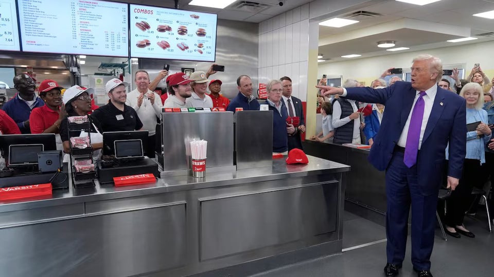 ¡Tremendo bochinche en Georgia! ¡Trump hizo la cola por una hamburguesa!