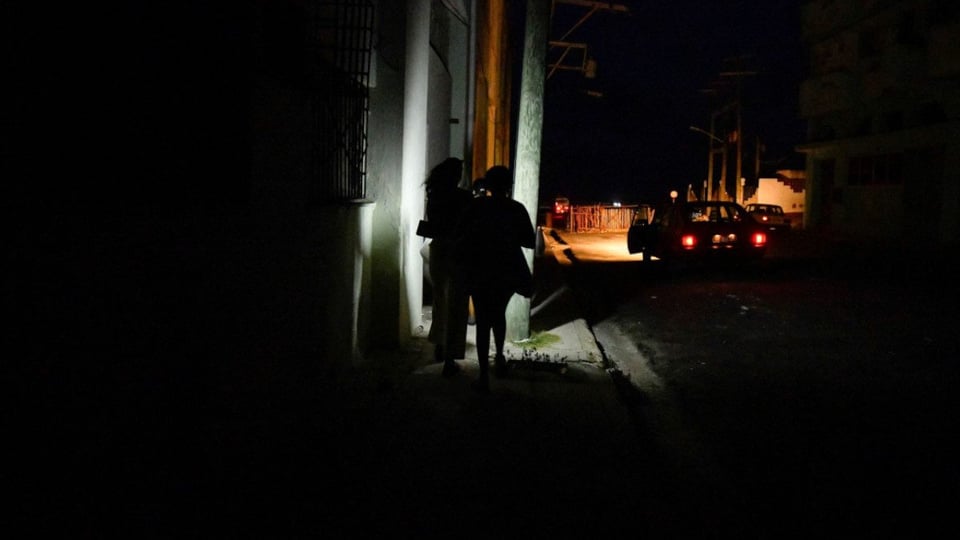 ¿Y tú supiste? ¡Los apagones en Cuba se desatan y te dejan a oscuras!