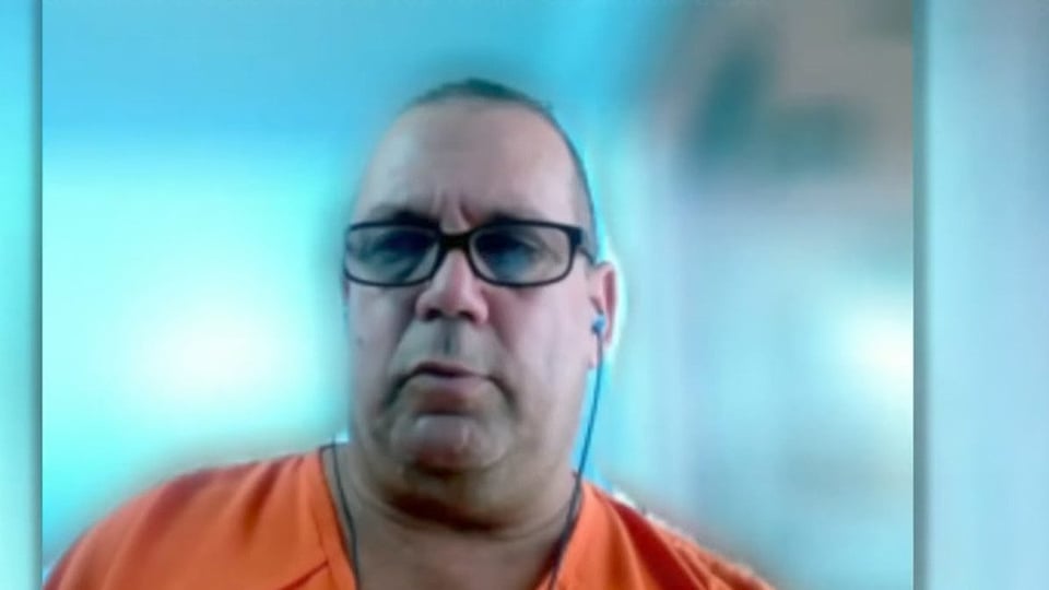 ¡Se armó el bochinche en el ICE! Cubano perseguido pide ayuda para no irse a quién sabe dónde