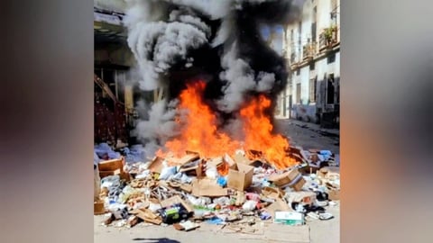 Basurero en llamas frente a Gaceta Oficial de Cuba en Centro Habana