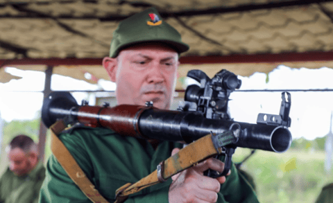 Funcionario cubano atribuye protestas a "enemigos de la Revolución", pero la versión oficial es cuestionada