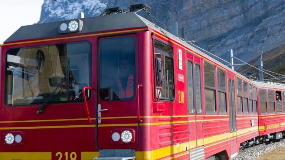 Cuba Presenta Trenes Eléctricos en La Habana Amidst Fuel Shortages