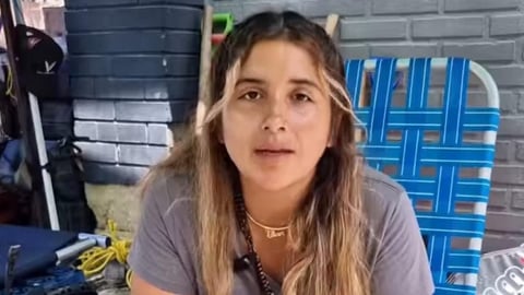 Madre cubana aferrada a la esperanza de encontrar a su hijo atrapado en La Guaira