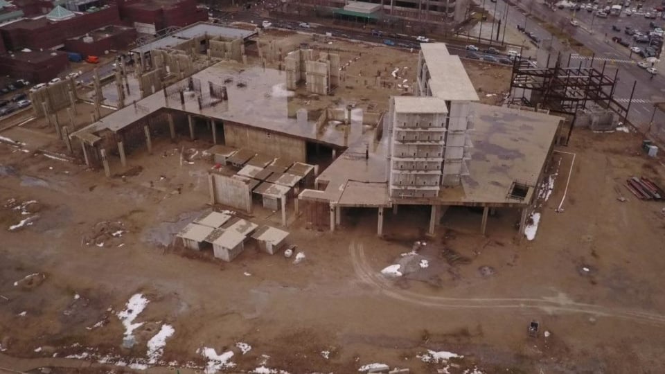 ¡Redadas de ICE sacuden la construcción! El miedo de los inmigrantes podría disparar los precios de las casas