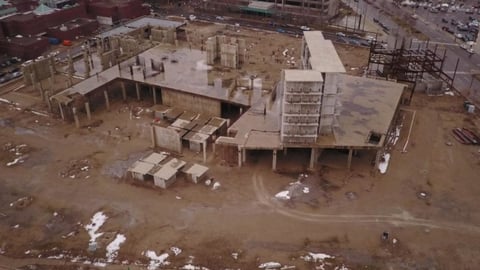 ¡Redadas de ICE sacuden la construcción! El miedo de los inmigrantes podría disparar los precios de las casas