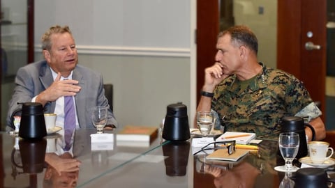Reunión Clave: EE.UU. y Comando Sur Abordan Futuro de Cuba