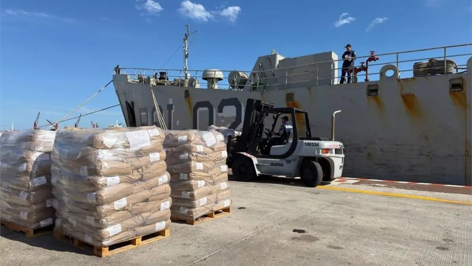 ¡Tremendo bochinche! ¡La ayuda humanitaria ahora viene por tierra, mar y aire a Cuba!