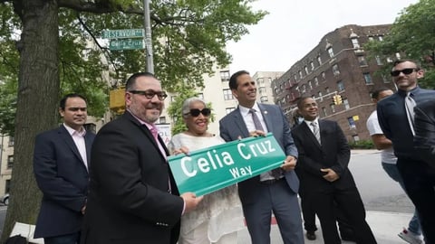 Calles de Nueva York Rinden Homenaje a Íconos Latinos de la Música