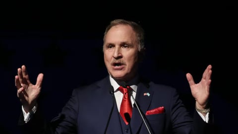 Embajador de EE.UU. ve posible cambio político en Cuba antes de fin de año