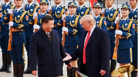 ¿Se salvó el mundo o qué? Trump y Xi se dan la mano para hablar de chismes y billetes