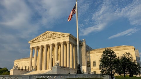 ¿Pa' dónde te mando, mijo? La Corte Suprema le pone el ojo a las deportaciones y a los presos sin fianza