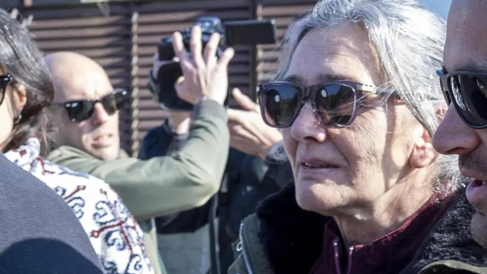 ¡Anboto sale a la calle! Exlíder de ETA goza de semilibertad entre abrazos y gafas oscuras