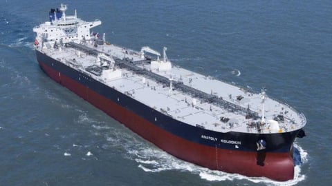 Petróleo Ruso Llega a Cuba, Ofreciendo un Alivio Energético Temporal