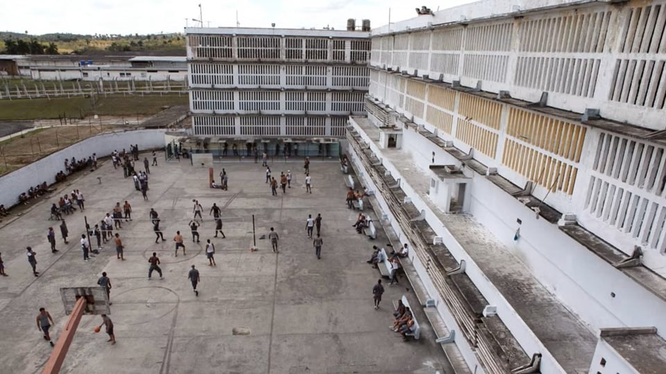 ¿Y a ti quién te detiene? ¡El Gobierno Cubano en Mayúscula contra el Pueblo!