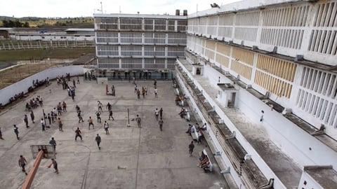 ¿Y a ti quién te detiene? ¡El Gobierno Cubano en Mayúscula contra el Pueblo!