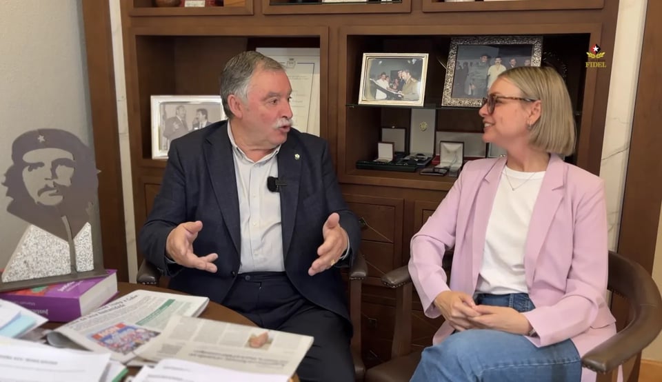 Alcalde español: "Soy castrista" y defiende al régimen cubano entre insultos de un emigrante