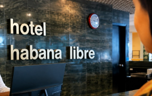 Hotel Habana Libre Ofrece Pasadía en Dólares Generando Debate por la Crisis Energética